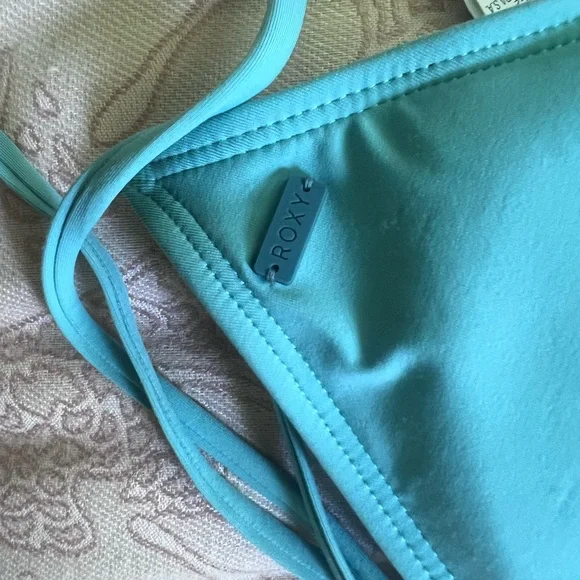 Roxy string bikini top size L. NWT - Picture 5 of 6